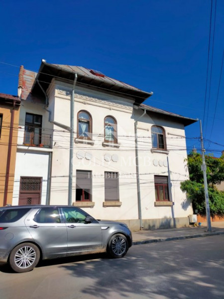 4 camere in vila Zona Eminescu - Dacia (Jumatate casa)