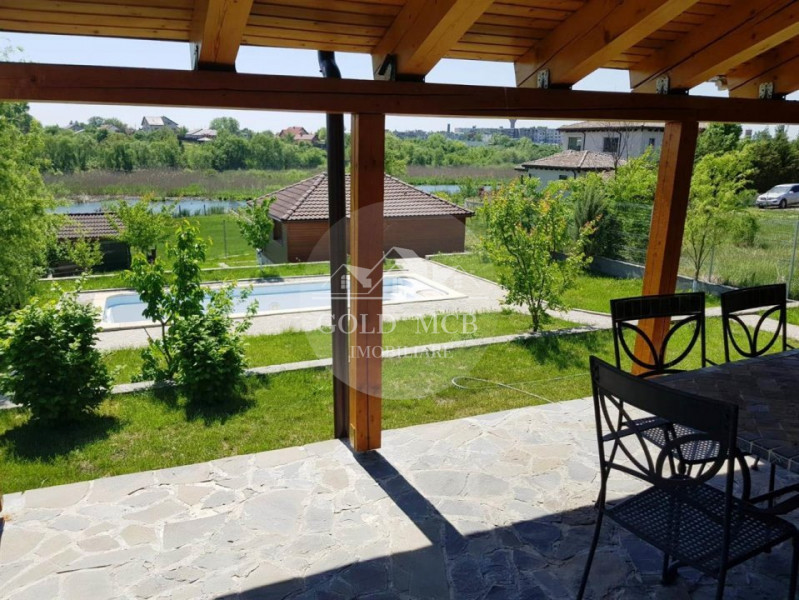 De vanzare vila cu iesire catre lac cu piscina si teren 2400 mp 