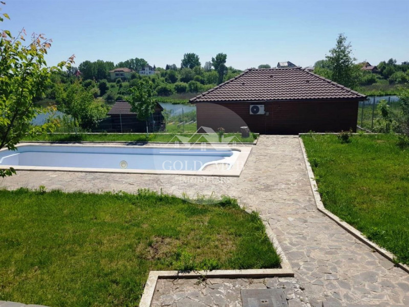 De vanzare vila cu iesire catre lac cu piscina si teren 2400 mp 