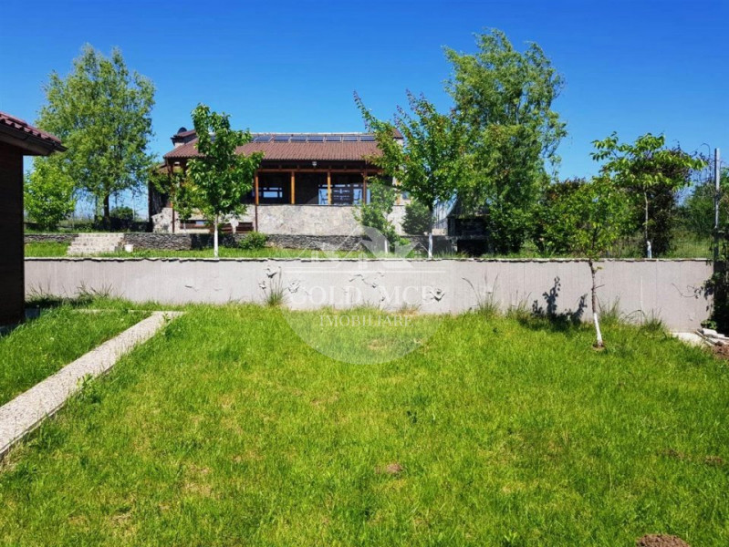 De vanzare vila cu iesire catre lac cu piscina si teren 2400 mp 