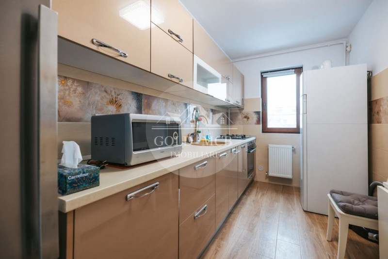 Sisesti -apartament 3 camere nou cu garaj