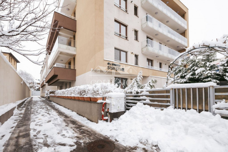 Sisesti- 2 cam bloc nou cu garaj