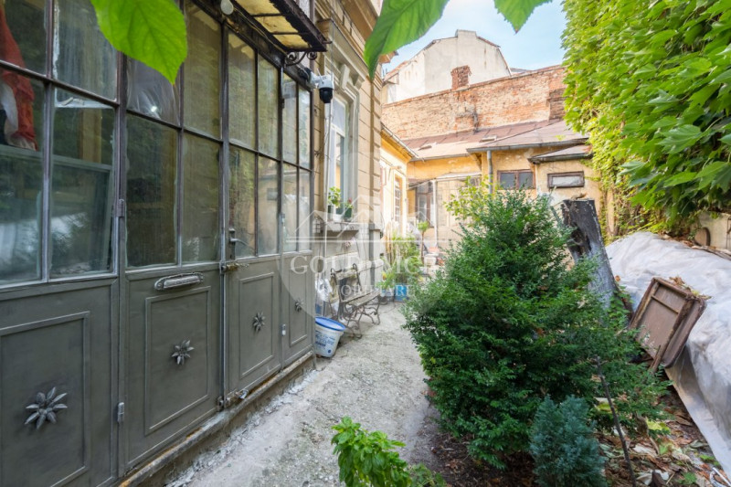 Armeneasca-casa singur curte