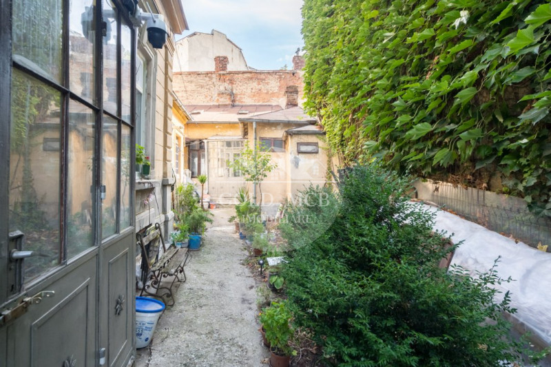Armeneasca-casa singur curte
