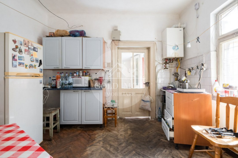 Armeneasca-casa singur curte