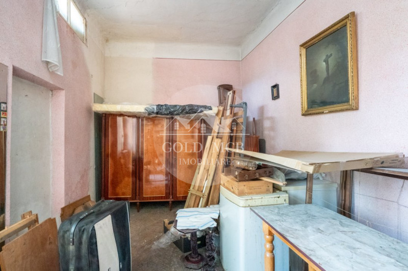 Armeneasca-casa singur curte