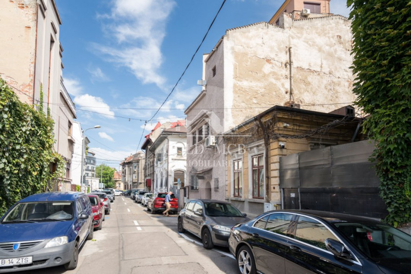 Armeneasca-casa singur curte