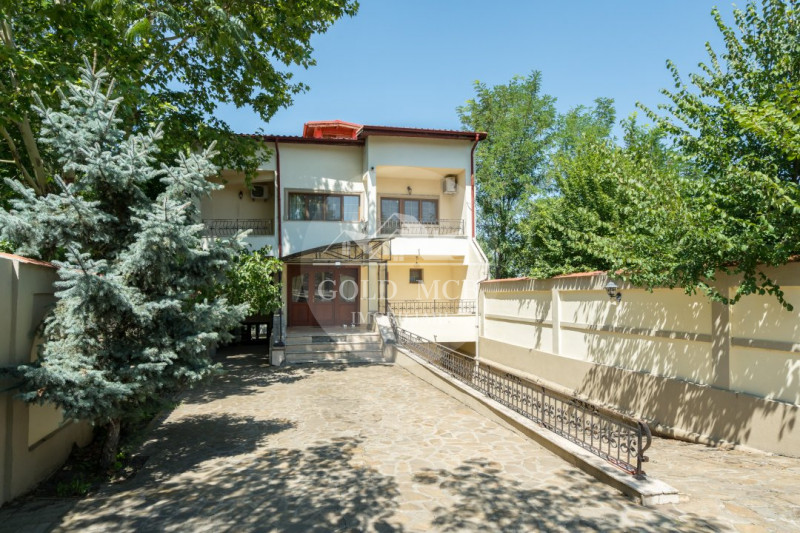 Vila cu piscina pe malul lacului-Snagov -Ciofliceni