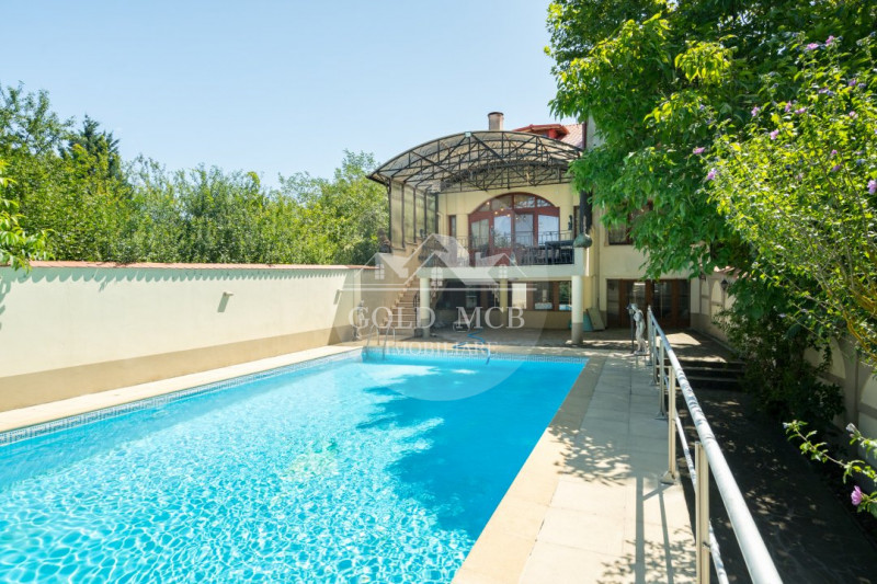 Vila cu piscina pe malul lacului-Snagov -Ciofliceni