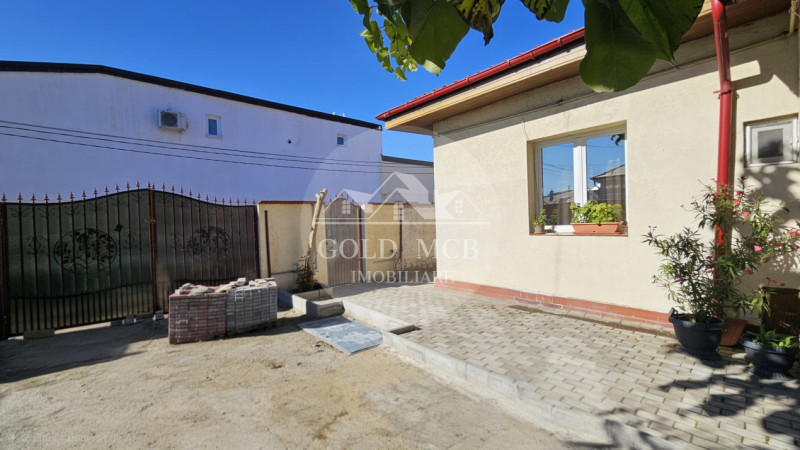 Casa curte- Metrou Pieptanari