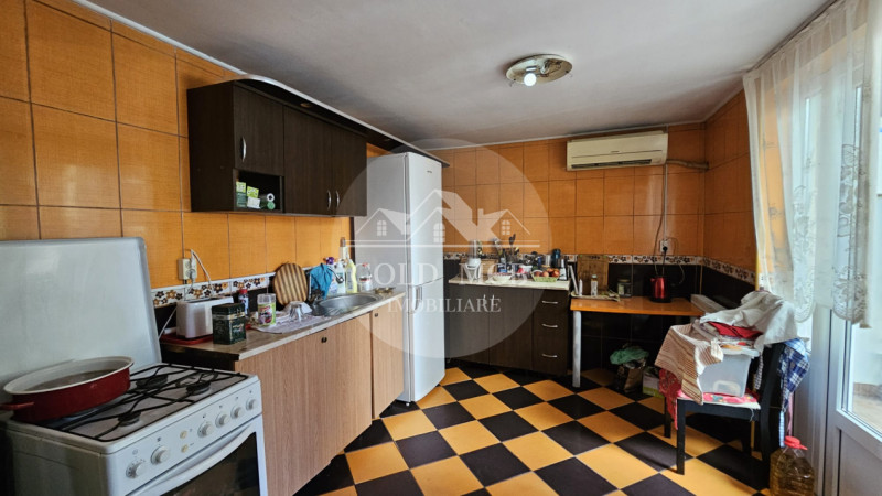 Casa curte- Metrou Pieptanari