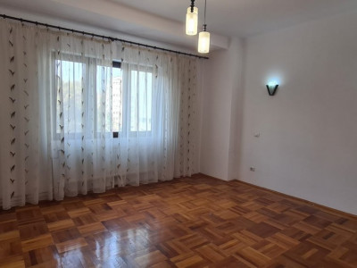 4 camere - Armeneasca - locuinta/birouri