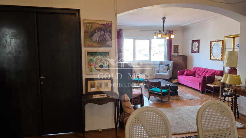 3 Camere Piata Universitatii