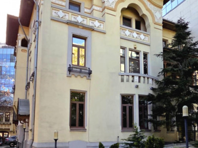 PIATA ROMANA CLADIRE DE BIROURI 