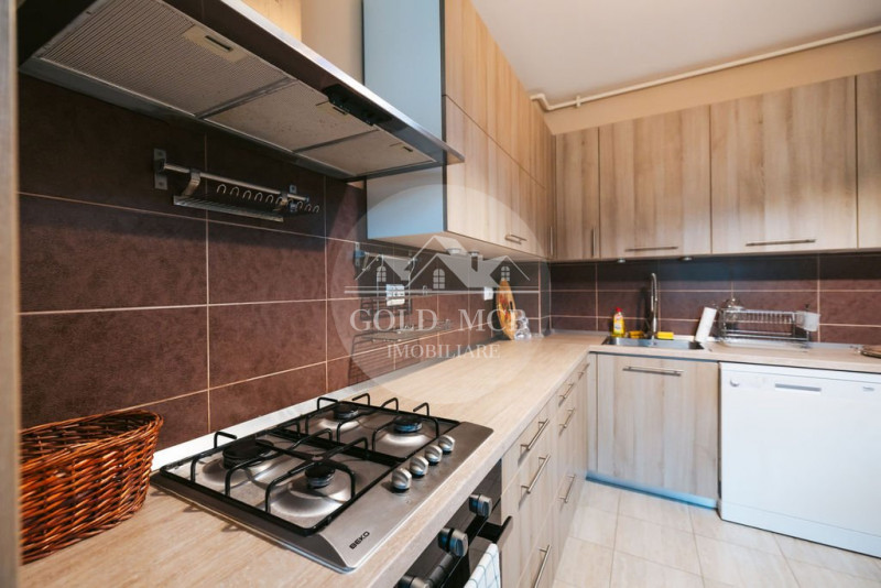 Vila P+1 cu 4 camere, gradina si loc de parcare - Otopeni (Ferme)
